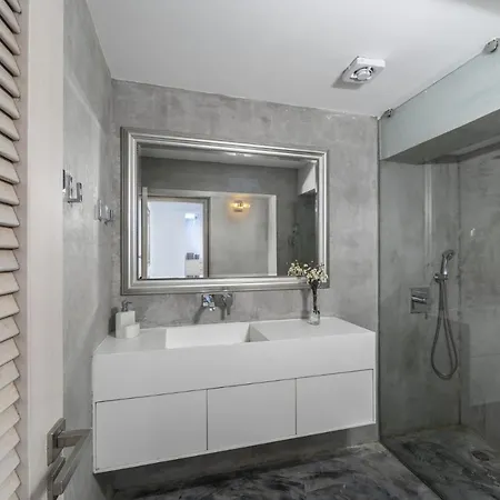 You And Your Family Will Love This Beachfront Villa, Protaras Villa 1526