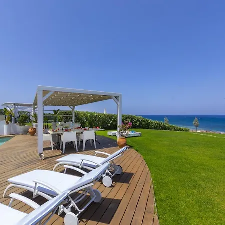 Βίλα You And Your Family Will Love This Beachfront Villa, Protaras Villa 1526 *