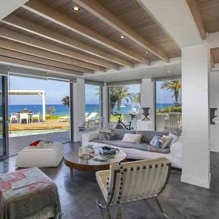 You And Your Family Will Love This Beachfront Villa, Protaras Villa 1526 Βίλα Πρωταράς