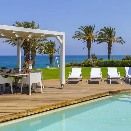 Βίλα You And Your Family Will Love This Beachfront Villa, Protaras Villa 1526 *