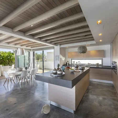 Villa You And Your Family Will Love This Beachfront Villa, Protaras Villa 1526